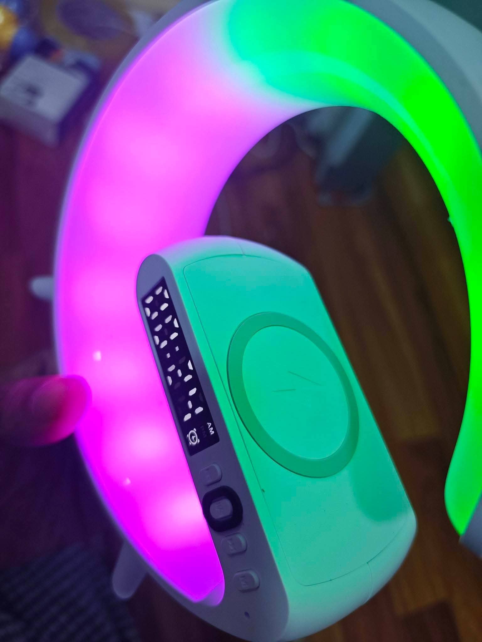 Wireless charger & Speaker - 4