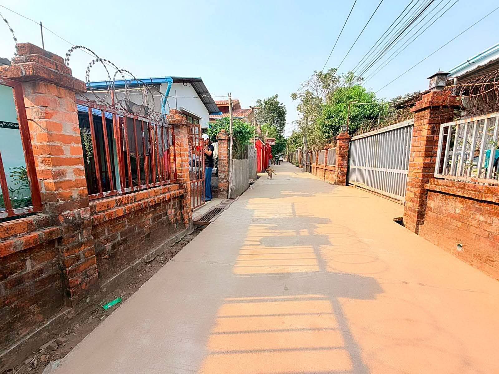 မှော်ဘီမြို့၊ အမှတ်(၁)ရပ်ကွက် ဆရာသိန်းလမ်းသွယ် ဒဲ့ပေါက်အရောင်း ပေ20*43 09789528544 #AC015 - 7
