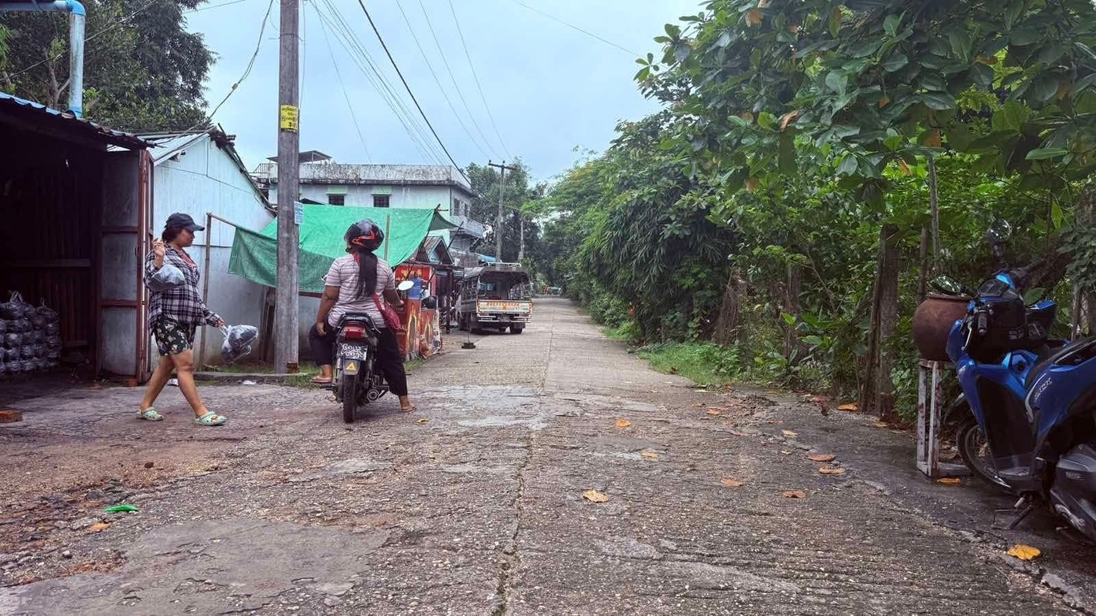 ထောက်ကြန့်မြောက်ပိုင်းရပ်ကွက် , ထောက်ကြန့်လမ်းဆုံအနီး , မင်္ဂလာဒုံမြို့နယ် ပေ40*50 အရောင်း။09789528544 #AC107 - 3