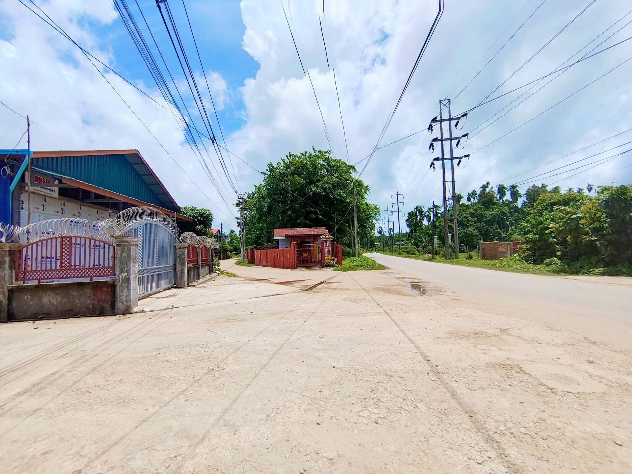 မော်လမြိုင်မြို့ သရက်ကုန်းမိန်းလမ်းမကြီး တစ်ကွက်ငုပ်ပေ50*42 မြေကွက် 09789528544 #AC104 - 2