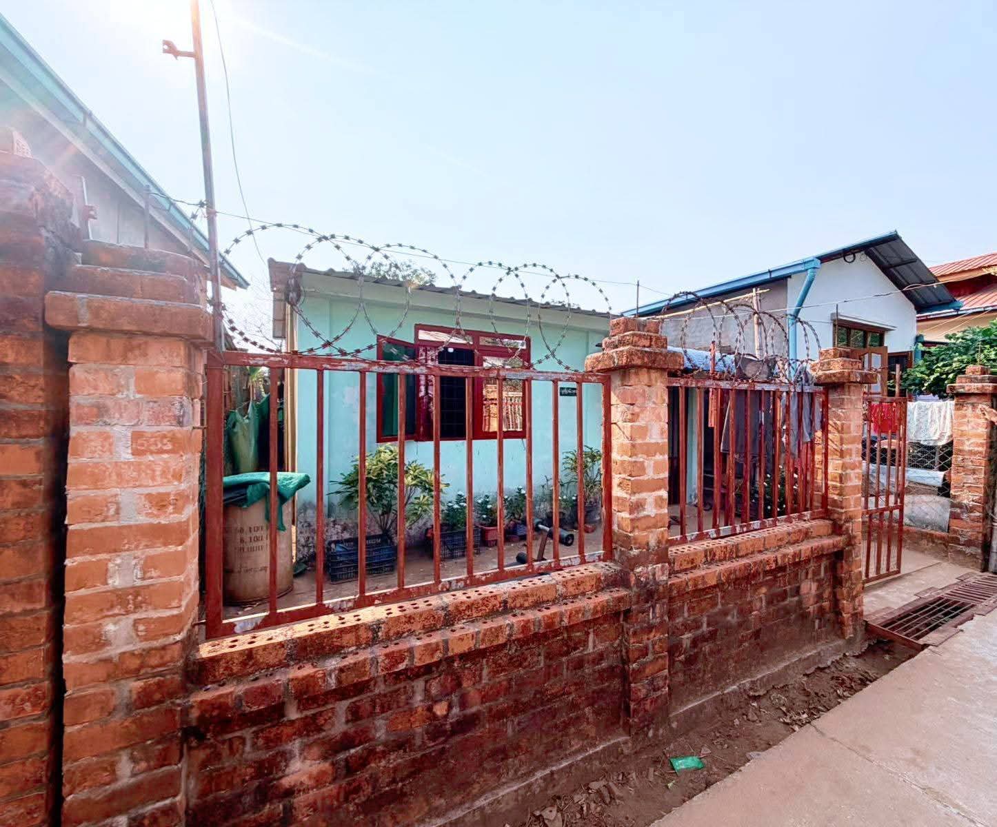 မှော်ဘီမြို့၊ အမှတ်(၁)ရပ်ကွက် ဆရာသိန်းလမ်းသွယ် ဒဲ့ပေါက်အရောင်း ပေ20*43 09789528544 #AC015 - 4