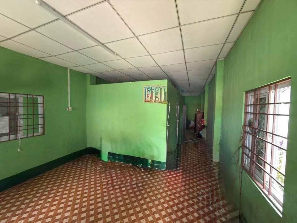 ပုသိမ်မြို့ ကင်မလင်းကျွန်း စံပြစျေးအနီး အိမ်(၂)လုံးအပါ အိမ်နှင့်ခြံရောင်းမည်။ပေ30*50 ။0978952854 #AC0444 - 5
