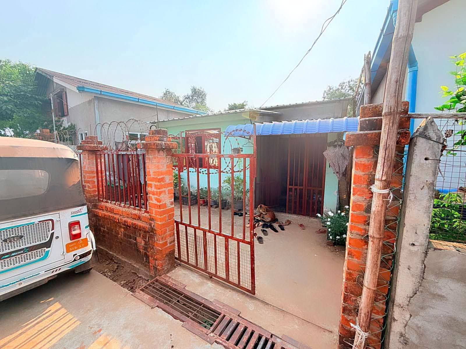 မှော်ဘီမြို့၊ အမှတ်(၁)ရပ်ကွက် ဆရာသိန်းလမ်းသွယ် ဒဲ့ပေါက်အရောင်း ပေ20*43 09789528544 #AC015 - 5