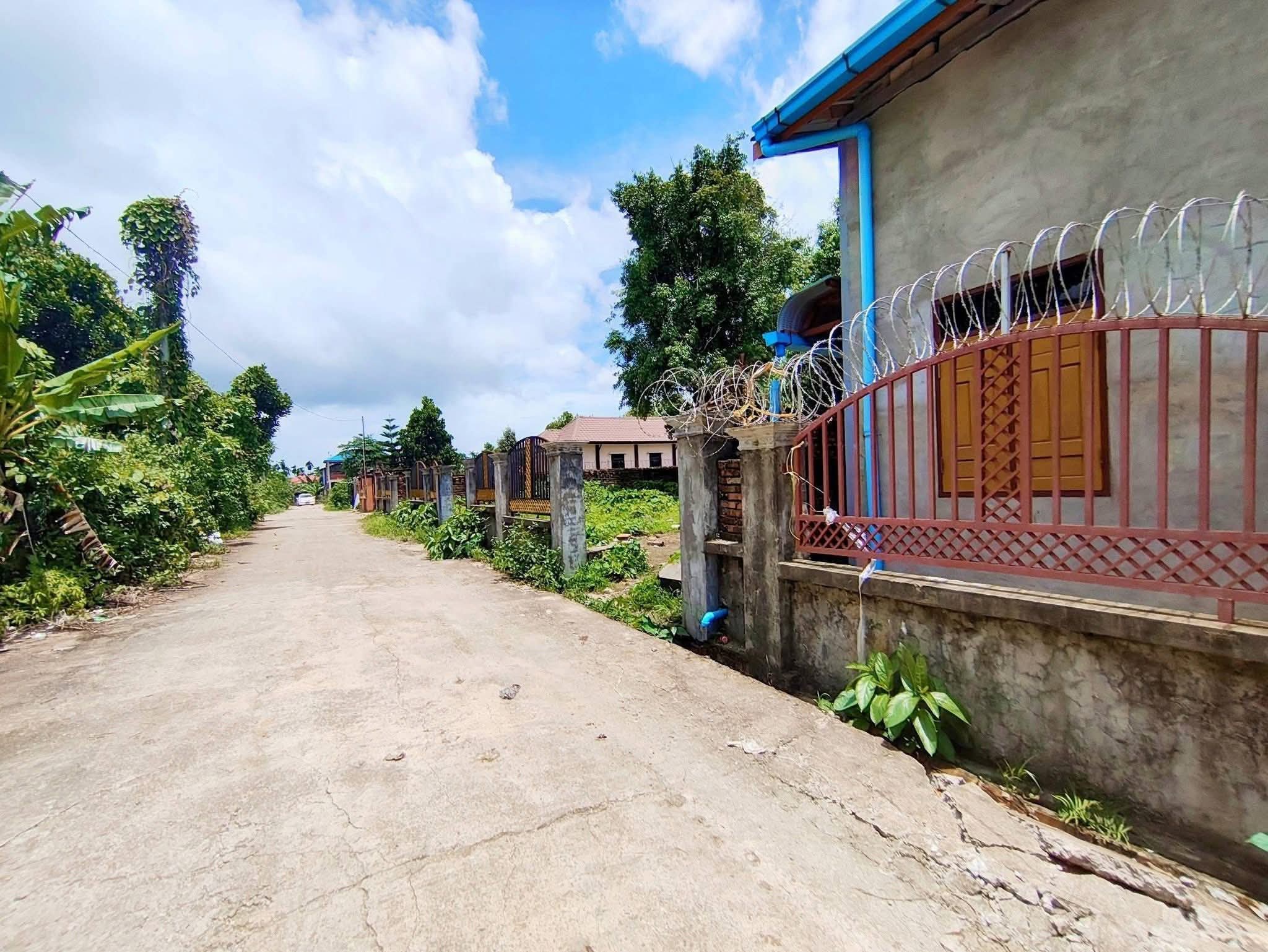 မော်လမြိုင်မြို့ သရက်ကုန်းမိန်းလမ်းမကြီး တစ်ကွက်ငုပ်ပေ50*42 မြေကွက် 09789528544 #AC104 - 3