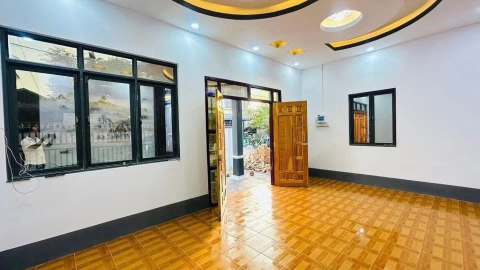 ပုသိမ်မြို့ ကင်မလင်းကျွန်း မိန်းလမ်းမအနီး RC တစ်ထပ်တိုက်အသစ်စက်စက်ရောင်းမည်။ ပေ၂၅*၆၀။09789528544 #AC023 - 5