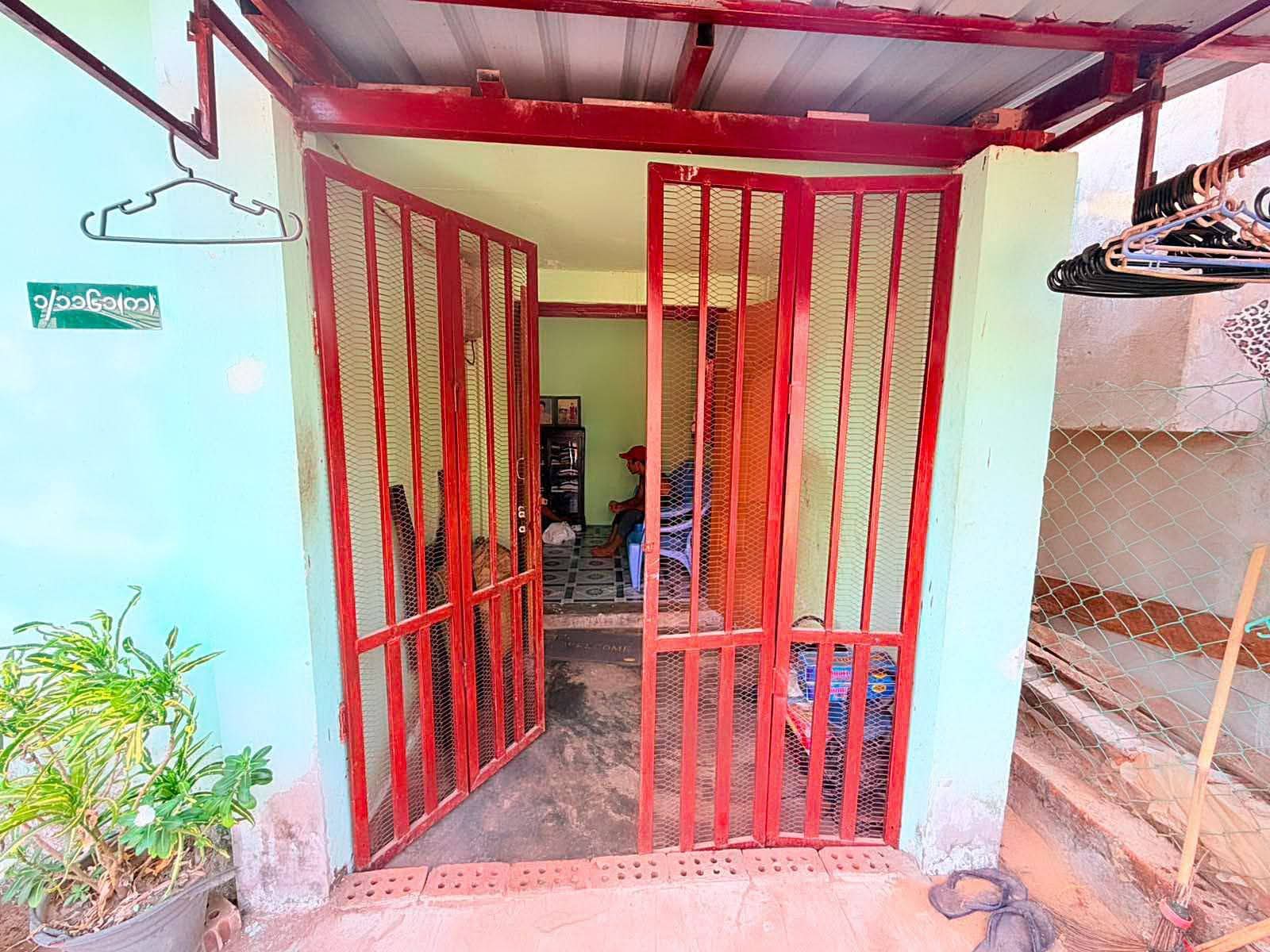 မှော်ဘီမြို့၊ အမှတ်(၁)ရပ်ကွက် ဆရာသိန်းလမ်းသွယ် ဒဲ့ပေါက်အရောင်း ပေ20*43 09789528544 #AC015 - 3
