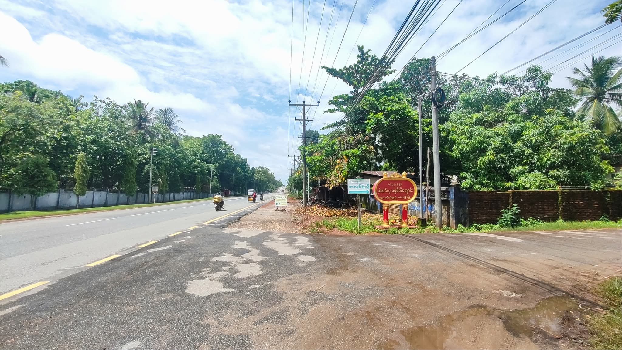 မော်လမြိုင်မြို့၊ ရခိုင်ကုန်း ချမ်းမြေ့ဂုဏ် ဆေးရုံအနီး ၊ နောင်ခရီရက်ကွက်/သဲအင်းဂူဘုန်းကြီးကျောင်းအနီး မြေကွက်ရောင်းမည် ပေအကျယ် -30*60(နှစ်ကွက်) 09789528544 #AC050 - 4
