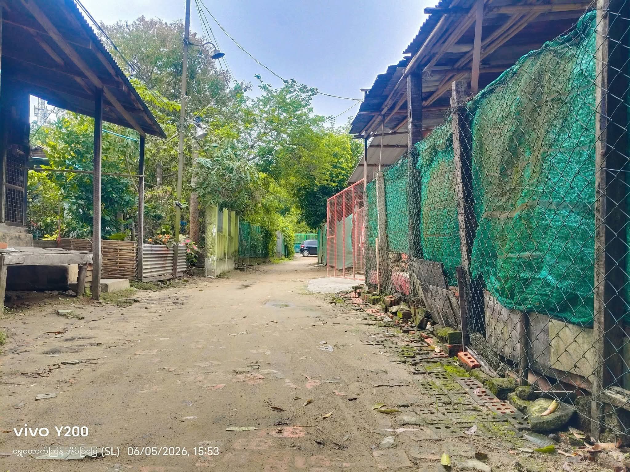 မှော်ဘီမြို့ပေါ် နဂိုမူလရပ်ကွက်ဖြစ်တဲ့ မြို့မ (၁) ရပ်ကွက် မှာ တည်ရှိတဲ့ အိမ်အပါခြံလေးကို ခြံဈေးသာသာနဲ့ရောင်းမည်။ 09789528544 #AC046 - 13
