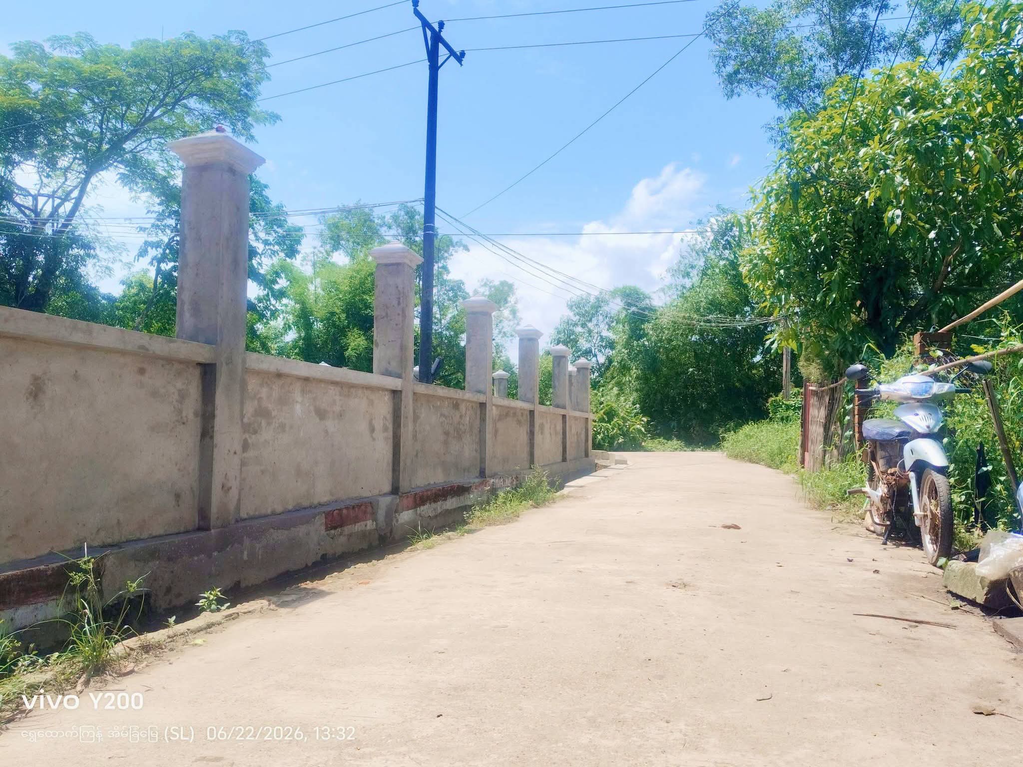 မှော်ဘီမြို့နယ်အပိုင် သန္ဓေပင်အုပ်စု ကြက်ဖြူကန်ရပ်ကွက်ရှိပေ22*44 ခြံကွက်ရောင်းမည်။ 09789528544 #AC092 - 4