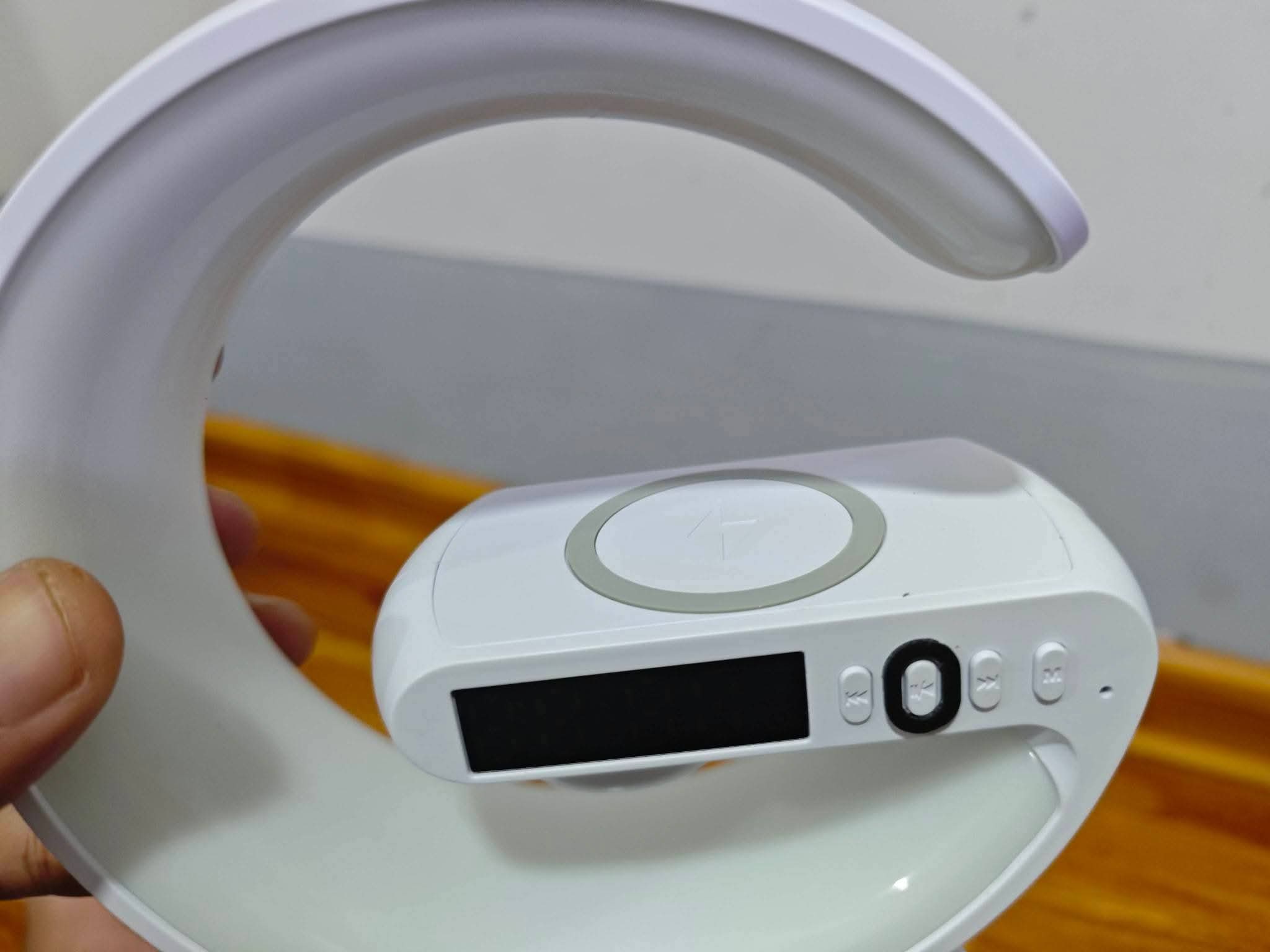 Wireless charger & Speaker - 7